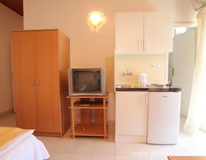 Pansion Arnaut, , alojamiento privado en Herceg Novi, Montenegro