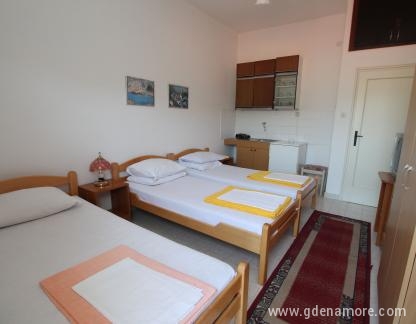 Pansion Arnaut, , alojamiento privado en Herceg Novi, Montenegro
