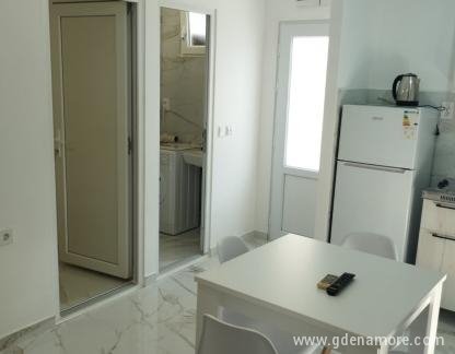 Apartamentos Pierre Loti, , alojamiento privado en Baošići, Montenegro - IMG-cd37648578fafeef5079d5d9f5d14751-V